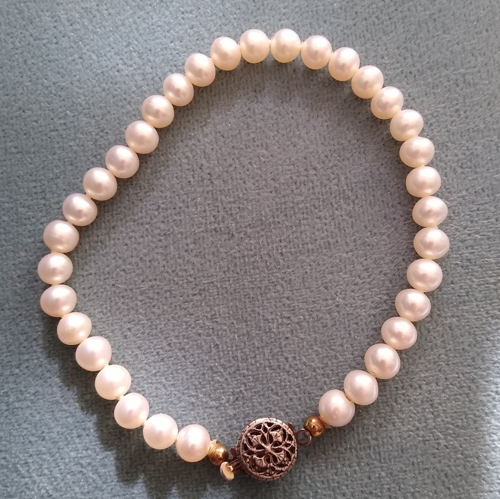 White Freshwater Pearl Bracelet